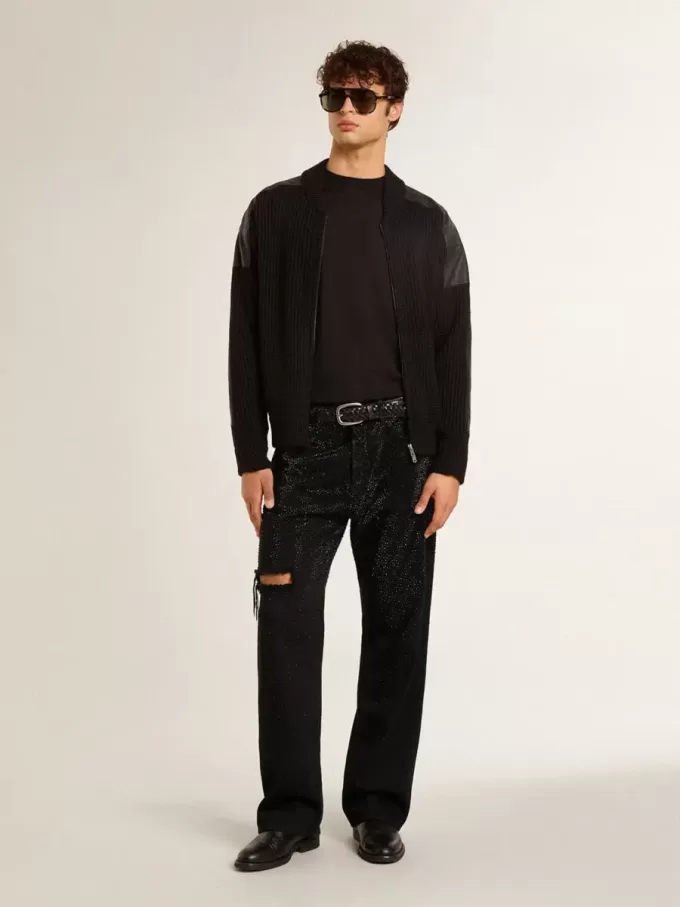 Schwarze Herrenjeans mit lockerer Passform und Kristallen mit Farbverlaufseffekt Schwarze Herrenjeans mit lockerer Passform und Kristallen mit Farbverlaufseffekt