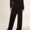 Schwarze Hose mit Samteffekt