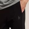 Schwarze Jogginghose für Herren mit Stern auf der Vorderseite Schwarze Jogginghose für Herren mit Stern auf der Vorderseite