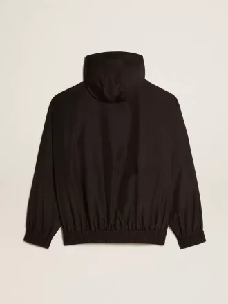 Schwarze Windjacke mit Kapuze