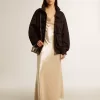 Schwarze Windjacke mit mehreren Taschen