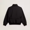 Schwarze Windjacke mit mehreren Taschen