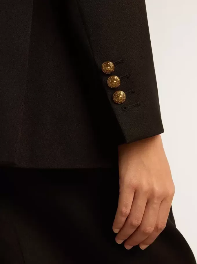 Schwarzer Damenblazer mit doppelter Knopfleiste Schwarzer Damenblazer mit doppelter Knopfleiste
