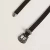 Schwarzer Ledergürtel mit silberner Schnalle