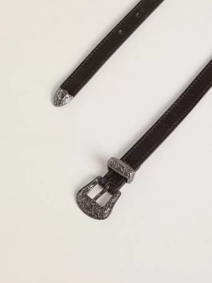 Schwarzer Ledergürtel mit silberner Schnalle