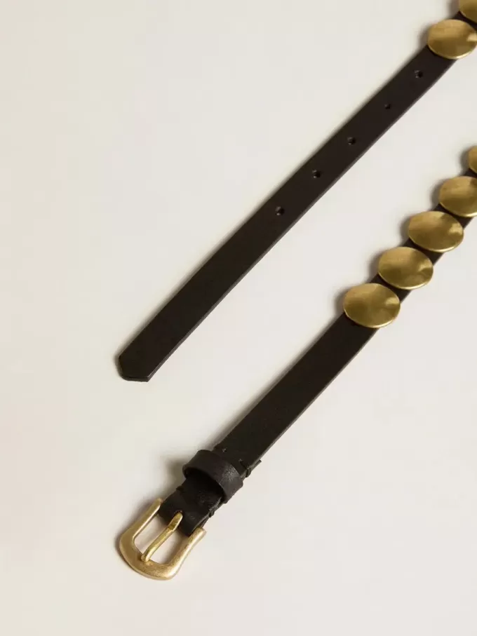 Schwarzer Trinidad-Gürtel aus gewaschenem Leder mit goldenen Nieten Schwarzer Trinidad-Gürtel aus gewaschenem Leder mit goldenen Nieten