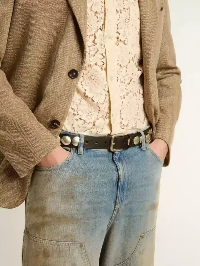Schwarzer Trinidad-Gürtel aus gewaschenem Leder mit Nieten Schwarzer Trinidad-Gürtel aus gewaschenem Leder mit Nieten