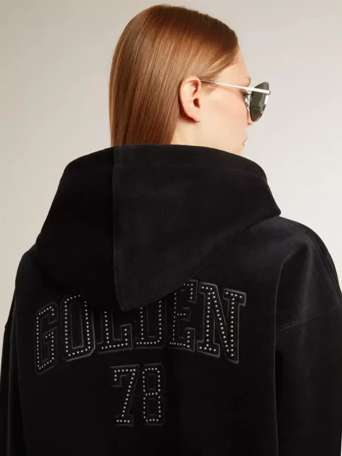 Schwarzes Chenille-Sweatshirt für Damen mit Stickerei auf dem Rücken Schwarzes Chenille-Sweatshirt für Damen mit Stickerei auf dem Rücken