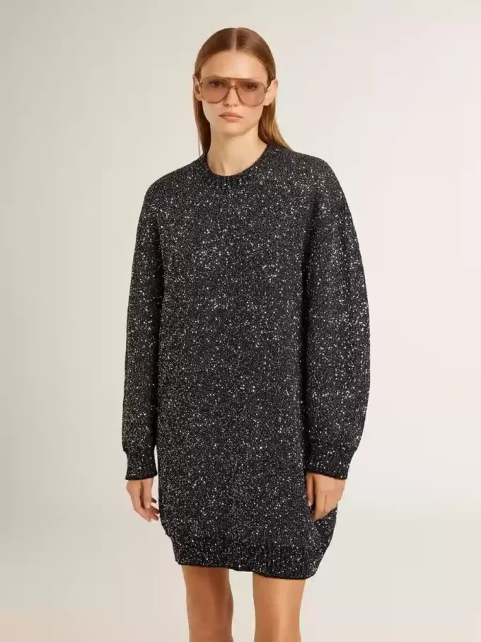 Schwarzes Damenkleid mit Rundhalsausschnitt und silbernen Pailletten