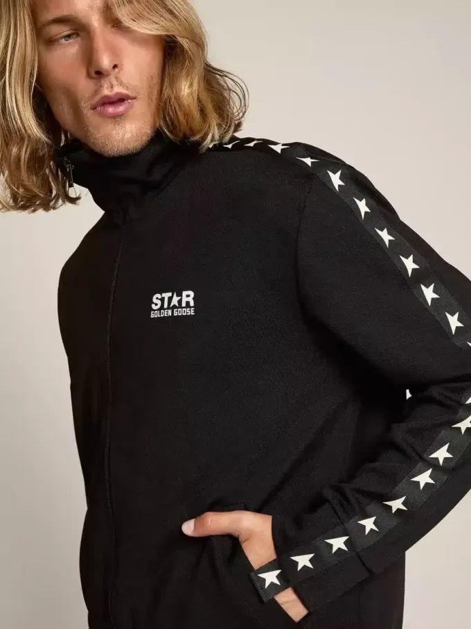 Schwarzes Herren-Sweatshirt mit Reißverschluss und weißen Sternen Schwarzes Herren-Sweatshirt mit Reißverschluss und weißen Sternen