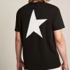 Schwarzes Herren-T-Shirt mit kontrastierendem weißem Logo und Stern Schwarzes Herren-T-Shirt mit kontrastierendem weißem Logo und Stern