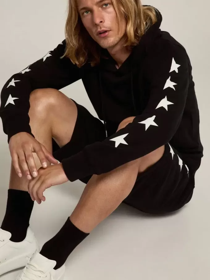 Schwarzes Sweatshirt aus der Alighiero Star Collection mit kontrastierenden weißen Sternen Schwarzes Sweatshirt aus der Alighiero Star Collection mit kontrastierenden weißen Sternen