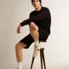 Schwarzes Sweatshirt aus der Archibald Star Collection mit ton-in-ton Stern auf der Vorderseite