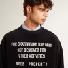 Schwarzes Sweatshirt mit Rundhalsausschnitt und gesticktem Schriftzug Schwarzes Sweatshirt mit Rundhalsausschnitt und gesticktem Schriftzug