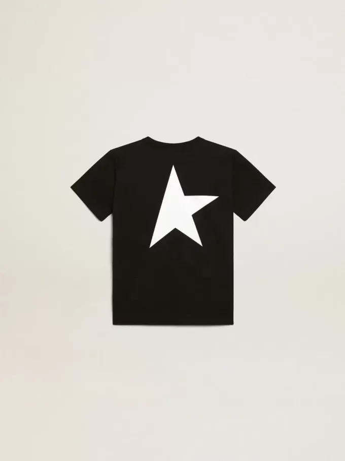 Schwarzes T-Shirt mit kontrastierendem weißem Logo auf der Vorderseite und großem Stern auf der Rückseite