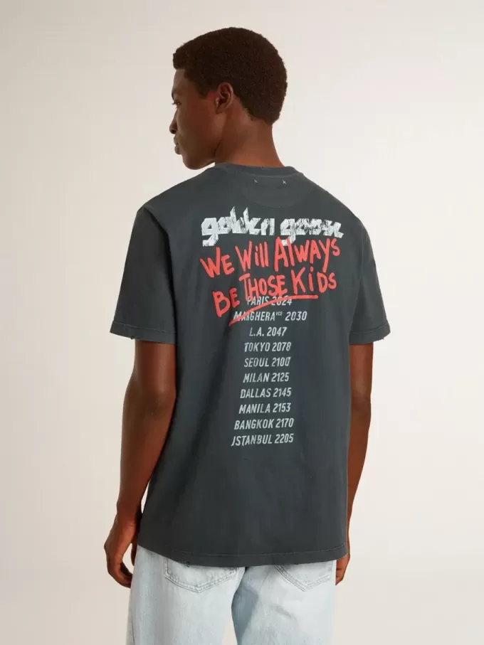 Schwarzes T-Shirt mit mehrfarbigem Aufdruck Schwarzes T-Shirt mit mehrfarbigem Aufdruck