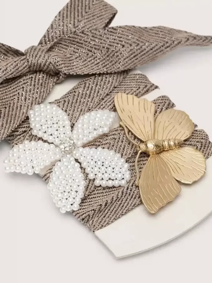 Skin „Sparkling” braune, schwarze und silberne Schnürsenkel mit Fischgrätenmuster und zwei applizierten Anhängern Skin „Sparkling” braune, schwarze und silberne Schnürsenkel mit Fischgrätenmuster und zwei applizierten Anhängern