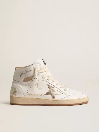 Sky-Star aus weißem Nappaleder mit goldfarbenem Metallic-Lederstern und Fersenlasche