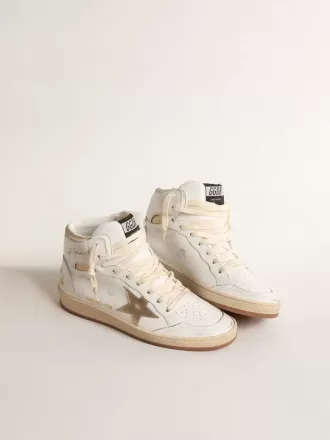 Sky-Star aus weißem Nappaleder mit goldfarbenem Metallic-Lederstern und Fersenlasche