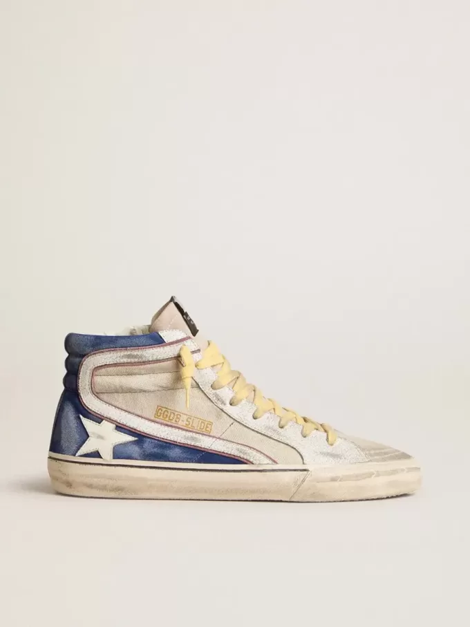 Slide aus perlfarbenem Canvas und blauem Wildleder mit weißem Lederstern und Blitz Slide aus perlfarbenem Canvas und blauem Wildleder mit weißem Lederstern und Blitz