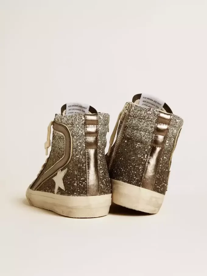 Slide-Sneaker für Damen in Schwarz und Silberglitter mit Lederstern und Metallic-Flash Slide-Sneaker für Damen in Schwarz und Silberglitter mit Lederstern und Metallic-Flash