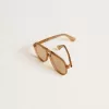Sonnenbrille im Aviator-Stil mit honigfarbenem Rahmen und Gläsern Sonnenbrille im Aviator-Stil mit honigfarbenem Rahmen und Gläsern