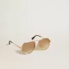 Sonnenbrille im Aviator-Stil mit roségoldfarbenem Rahmen und honigfarbenen Gläsern Sonnenbrille im Aviator-Stil mit roségoldfarbenem Rahmen und honigfarbenen Gläsern
