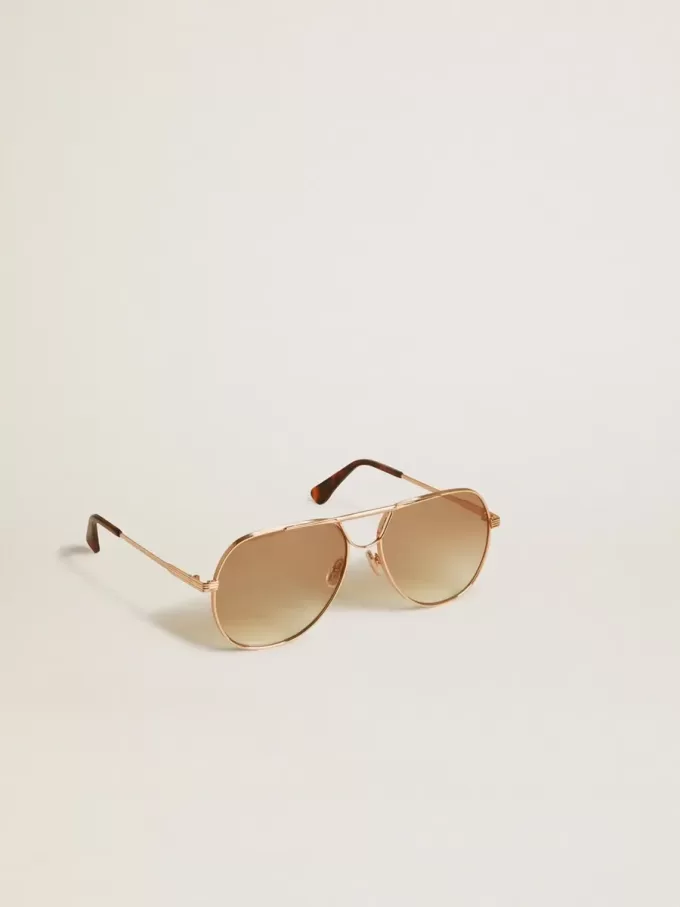 Sonnenbrille im Aviator-Stil mit roségoldfarbenem Rahmen und honigfarbenen Gläsern Sonnenbrille im Aviator-Stil mit roségoldfarbenem Rahmen und honigfarbenen Gläsern
