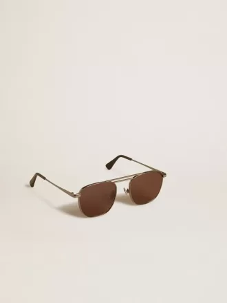 Sonnenbrille im Aviator-Stil mit schwarzem Rahmen und Gläsern