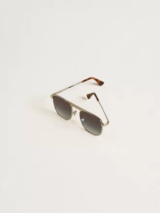 Sonnenbrille im Aviator-Stil mit silbernem Rahmen und blauen Gläsern