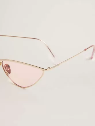 Sonnenbrille im Cat-Eye-Stil mit rosa Rahmen und Gläsern Sonnenbrille im Cat-Eye-Stil mit rosa Rahmen und Gläsern
