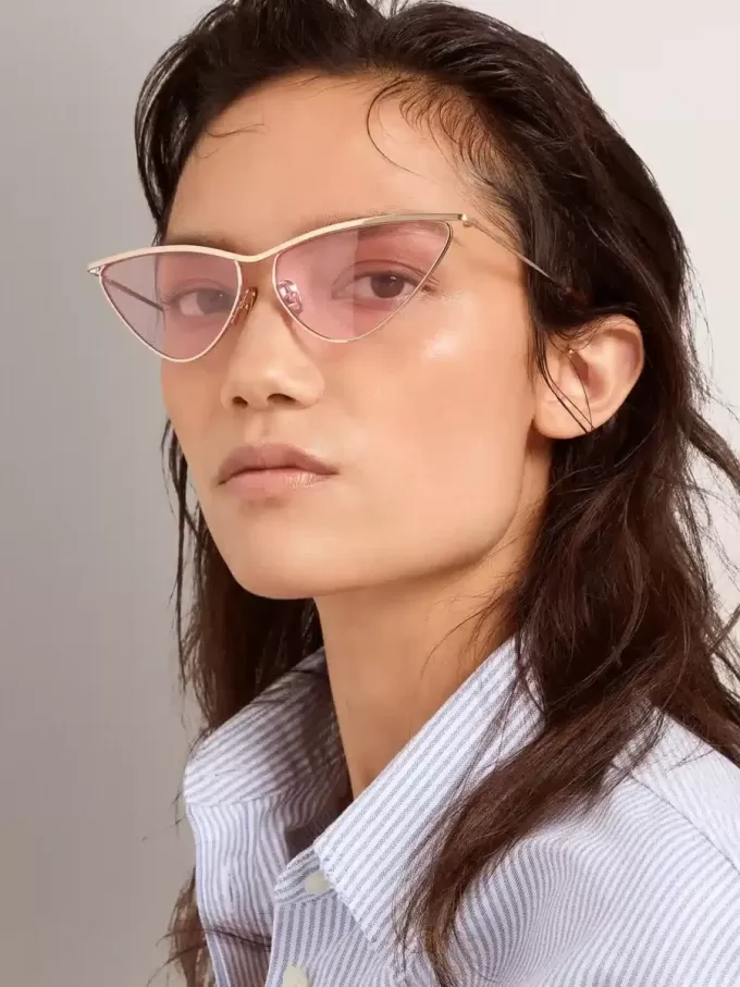 Sonnenbrille im Cat-Eye-Stil mit rosa Rahmen und Gläsern