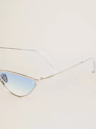 Sonnenbrille im Cat-Eye-Stil mit silbernem Rahmen und blauen Gläsern