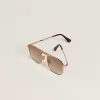 Sonnenbrille im Pilotenstil mit goldenem Rahmen und beigen Gläsern