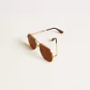 Sonnenbrille im Pilotenstil mit goldenem Rahmen und braunen Gläsern