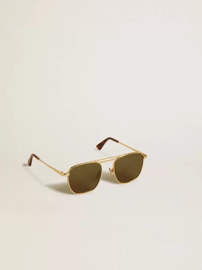 Sonnenbrille im Pilotenstil mit goldenem Rahmen und grünen Gläsern Sonnenbrille im Pilotenstil mit goldenem Rahmen und grünen Gläsern