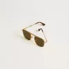 Sonnenbrille im Pilotenstil mit goldenem Rahmen und grünen Gläsern Sonnenbrille im Pilotenstil mit goldenem Rahmen und grünen Gläsern
