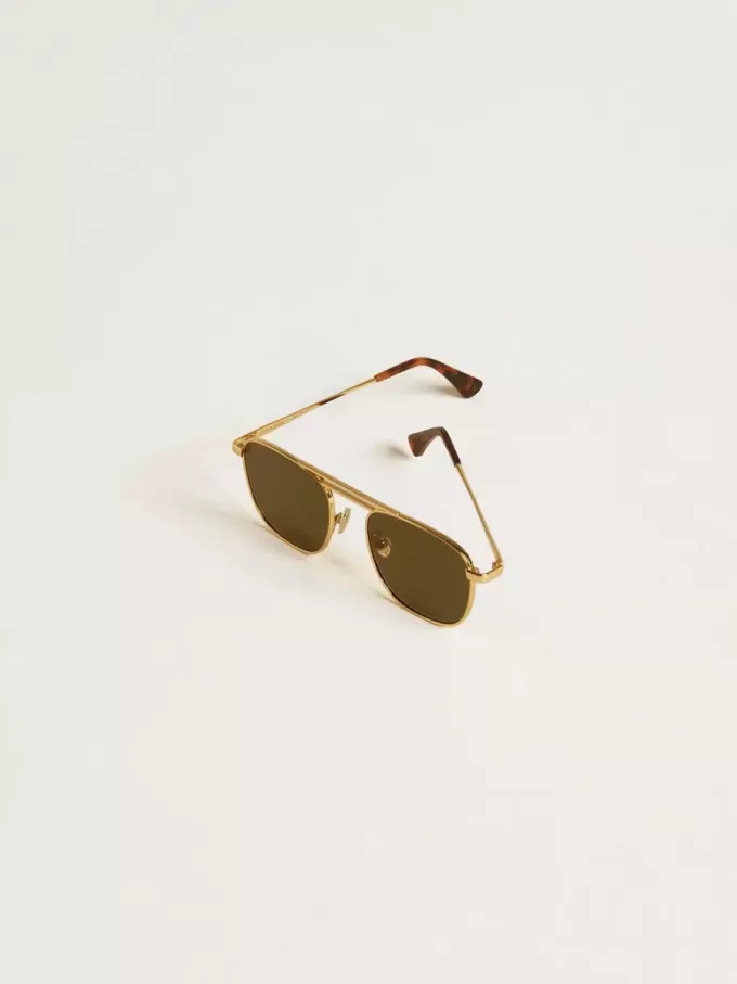 Sonnenbrille im Pilotenstil mit goldenem Rahmen und grünen Gläsern Sonnenbrille im Pilotenstil mit goldenem Rahmen und grünen Gläsern