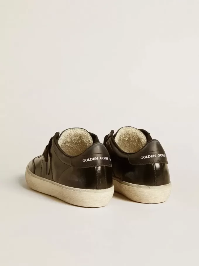 Soul Star für Damen aus schwarzem Lackleder mit schwarzer Lederferse Soul Star für Damen aus schwarzem Lackleder mit schwarzer Lederferse