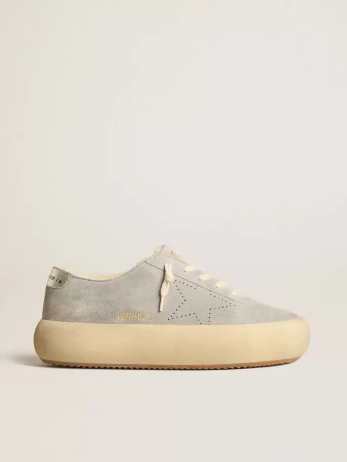 Space-Star-Damenschuhe aus eisgrauem Wildleder mit Lammfellfutter Space-Star-Damenschuhe aus eisgrauem Wildleder mit Lammfellfutter
