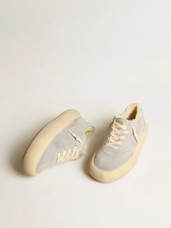 Space-Star-Damenschuhe aus eisgrauem Wildleder mit Lammfellfutter Space-Star-Damenschuhe aus eisgrauem Wildleder mit Lammfellfutter