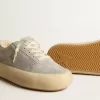 Space-Star-Damenschuhe aus eisgrauem Wildleder mit Lammfellfutter Space-Star-Damenschuhe aus eisgrauem Wildleder mit Lammfellfutter