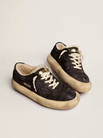 Space-Star-Herrenschuhe aus gestepptem schwarzem Nylon mit Lammfellfutter