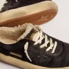 Space-Star-Herrenschuhe aus gestepptem schwarzem Nylon mit Lammfellfutter