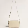 Star Bag aus butterfarbenem, gehämmertem Leder mit Swarovski-Kristallstern