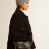 Star Bag aus glänzendem schwarzem Leder mit Ton-in-Ton-Stern