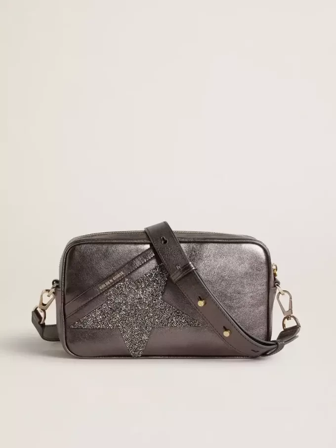 Star Bag aus grauem Metallic-Leder mit Swarovski-Kristallstern