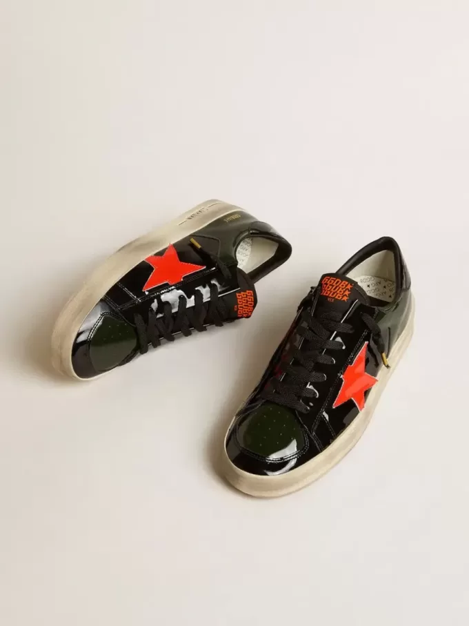 Stardan LAB für Damen aus schwarzem und grünem Lackleder mit orangefarbenem Stern Stardan LAB für Damen aus schwarzem und grünem Lackleder mit orangefarbenem Stern