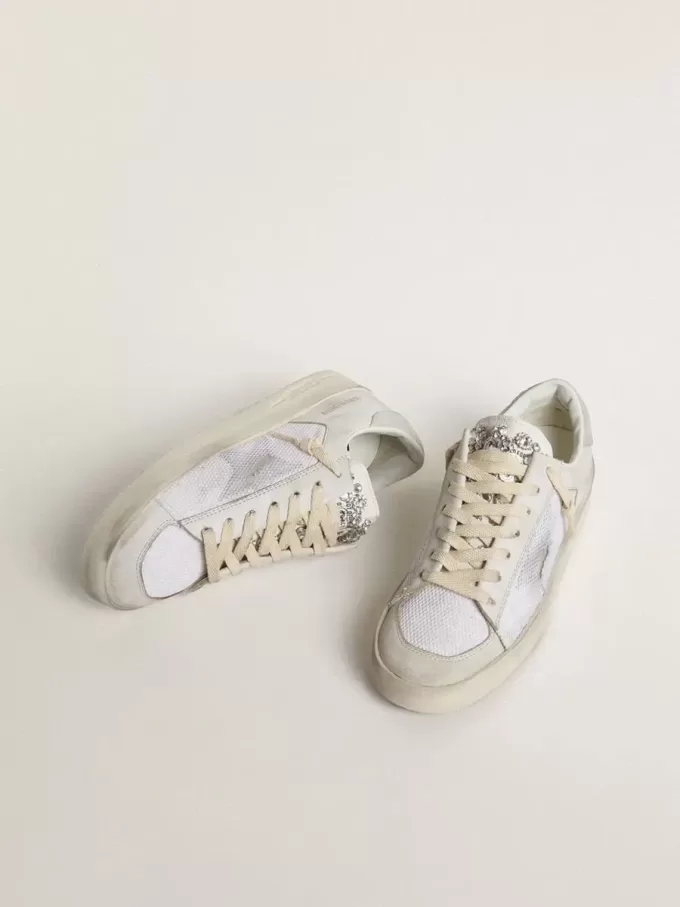 Stardan LTD aus weißem Leder mit Stern und Fersenlasche aus eisgrauem Wildleder Stardan LTD aus weißem Leder mit Stern und Fersenlasche aus eisgrauem Wildleder