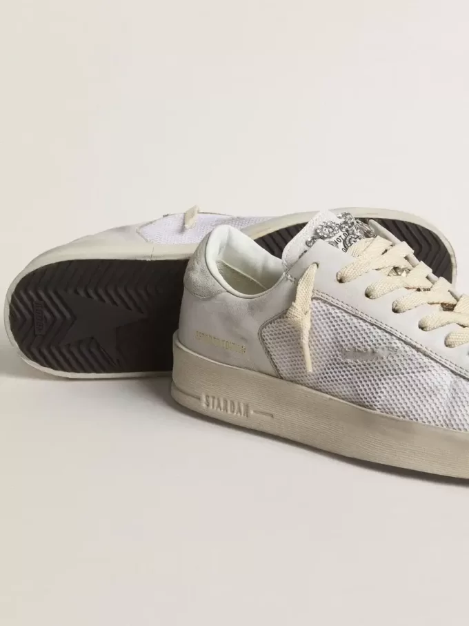 Stardan LTD aus weißem Leder mit Stern und Fersenlasche aus eisgrauem Wildleder Stardan LTD aus weißem Leder mit Stern und Fersenlasche aus eisgrauem Wildleder